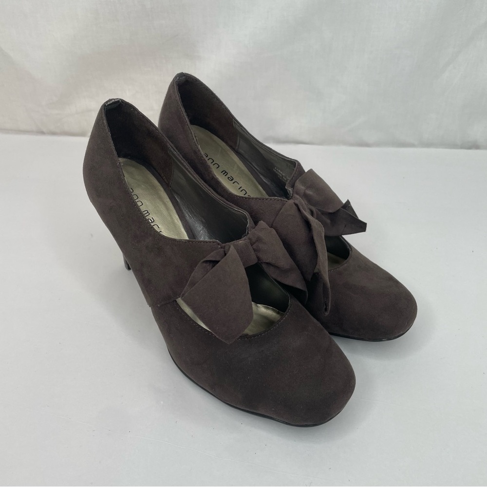 Ann Marino Rounded Almond Toe Chocolate Brown Faux Suede Heels w/ Bow Accents
